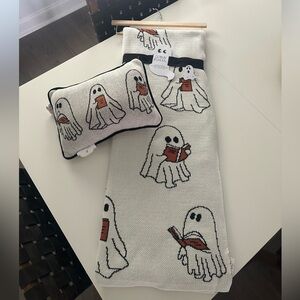 Marshalls Goblin & Ghoul Ghost Reading Book and Pillow Set NWT T.J. Maxx